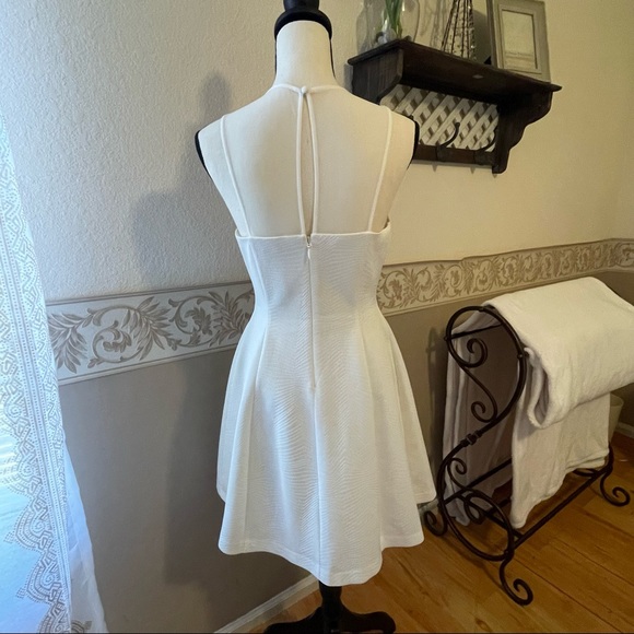 GUESS - Picture 3 of 3